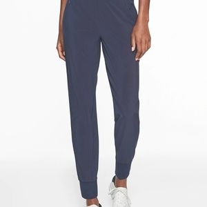 NWT Athleta Soho Jogger - 6 Tall